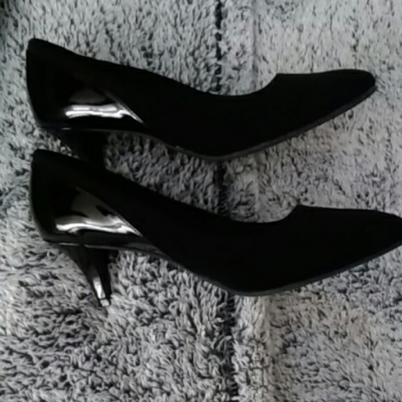 Shoes - Picture 4 of 4